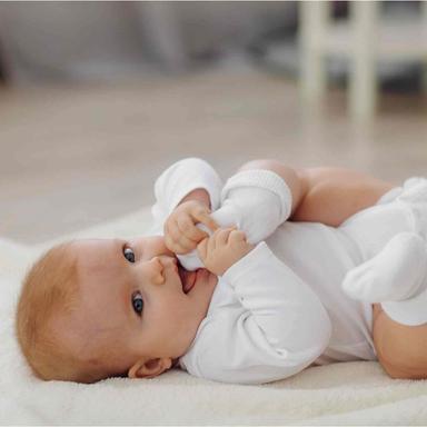 العناية بالطفل